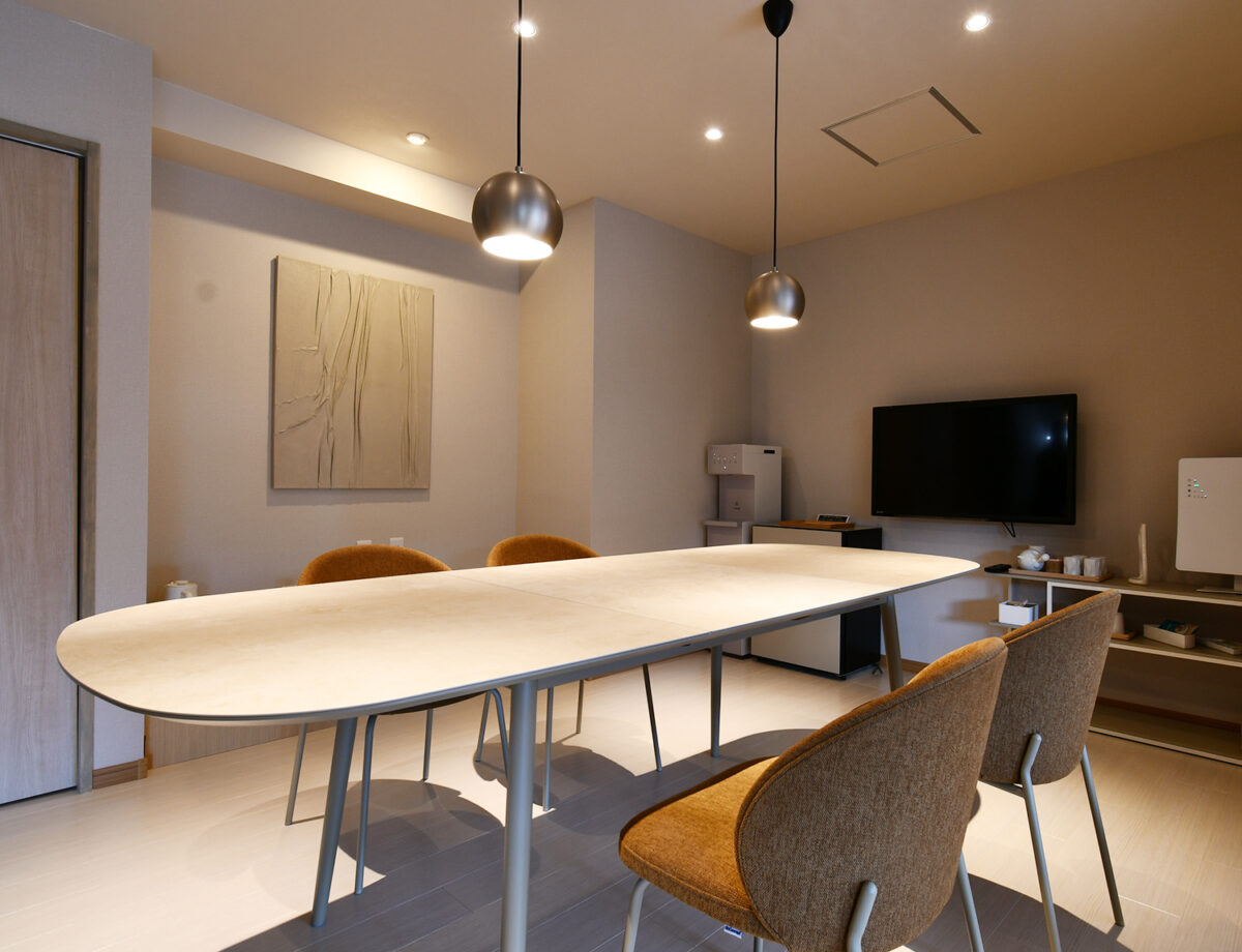 広々としたリビングとベッドルーム